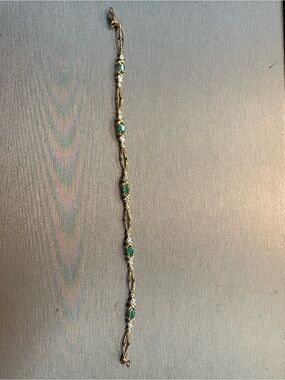10k solid Gold-Tone Bracelet with natural emeraldsStones